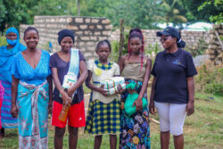Our-Volunteer-with-Women-in-Mombasa-Coast-Kenya_